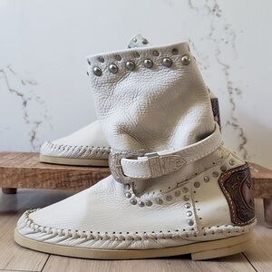 Hector Boots Womens 8 Cream Leather Ankle Studded Western Booties made in Italy
